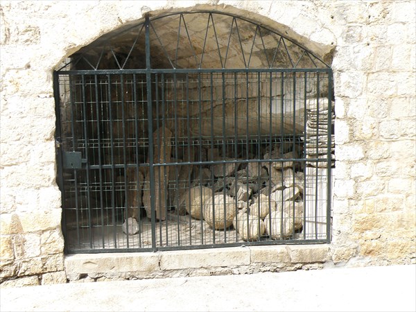 045-ворота от Пиле-каменные ядра
